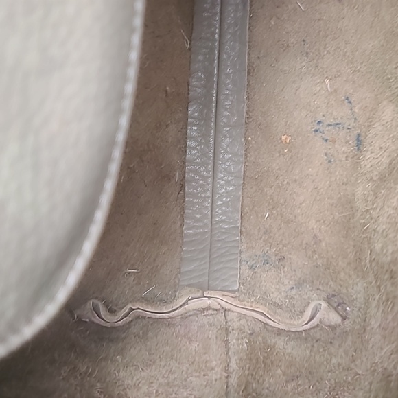 Cuyana taupe peppbled leather large tote. Gently worn condition - Picture 11 of 11